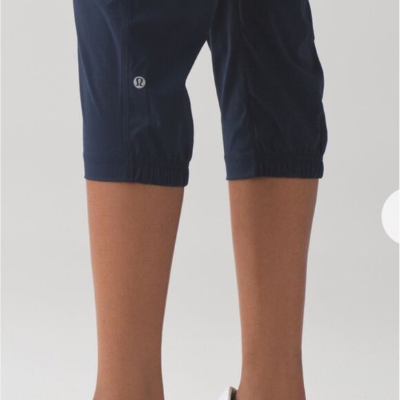 Lululemon Dance Studio Crop  Il Unlined 20"  Inkwell EUC - Picture 10 of 15